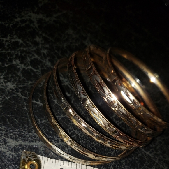 6 bangle bracelets - Picture 3 of 4